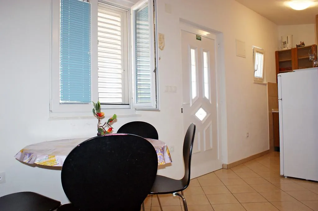 Apartments Kairos - Bili 9 Kastela