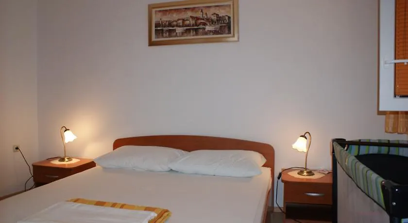 Apartments Kairos - Bili 9 Kastela