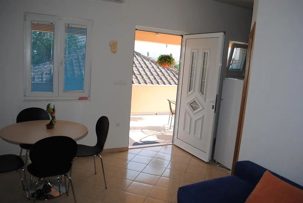 Apartments Kairos - Bili 9 Kastela